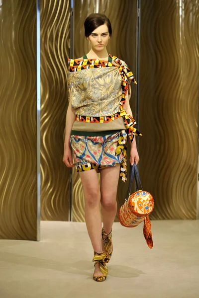 Look 15
